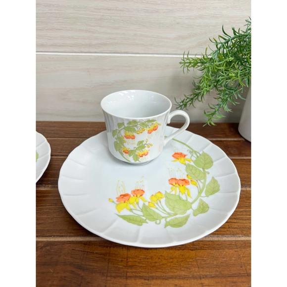 Floral Vintage Snack Set / Snack Plates and Cups - Picture 2 of 7